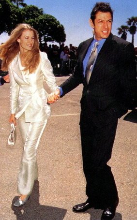 Jeff and Laura Dern walking into an awards show